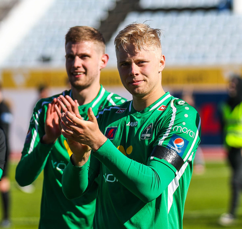 Sveinn Aron Guðjohnsen byrjar sitt tímabil vel. Tvö mörk í fyrsta leik.