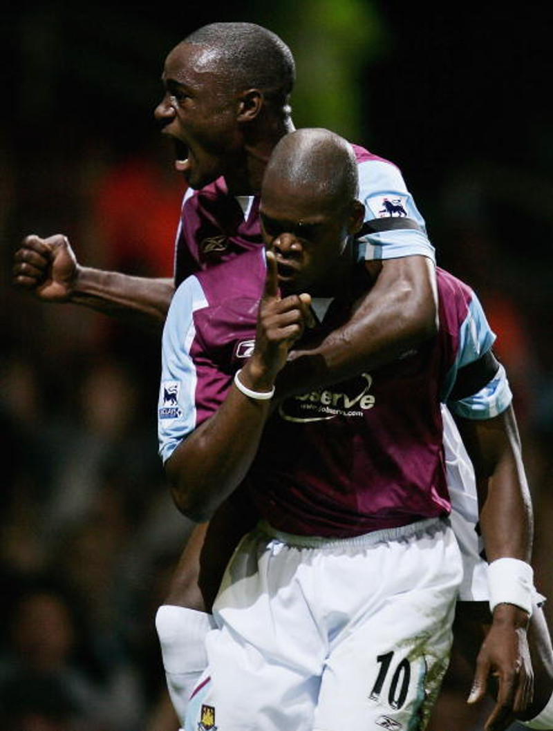 Marlon Harewood fagnar marki.