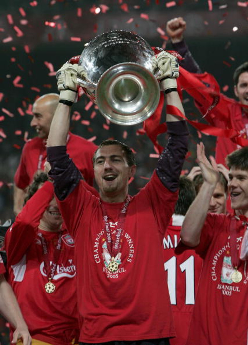 Jerzy Dudek með bikarinn.