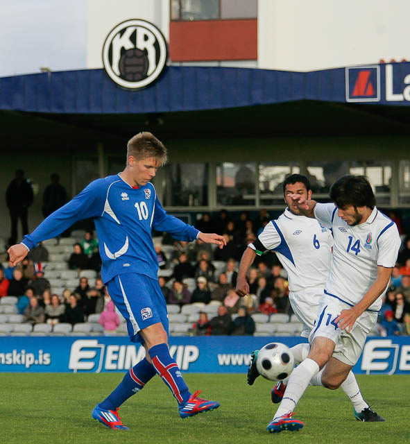 Aron í leik með U21 landsliði Íslands.