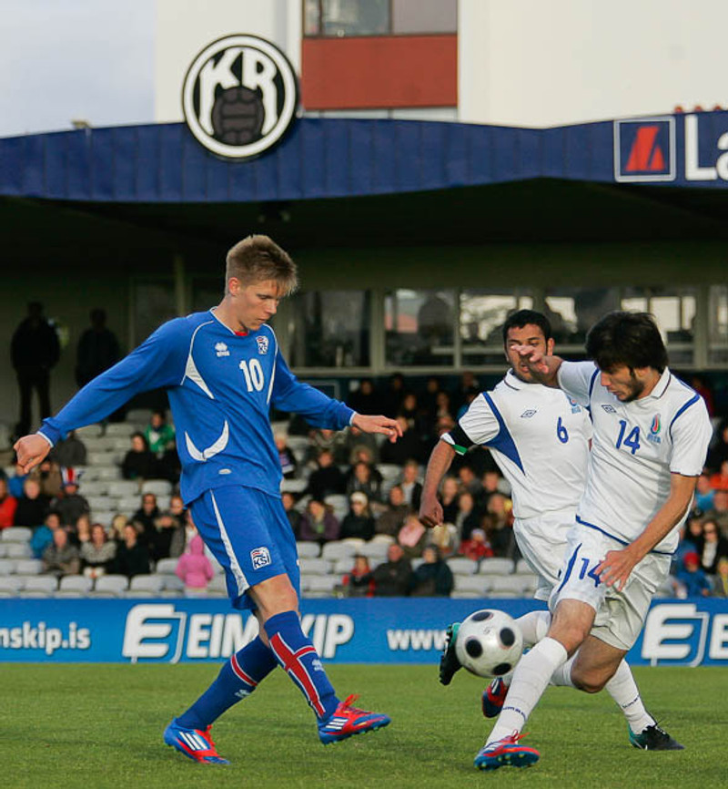 Aron í leik með U21 landsliði Íslands.