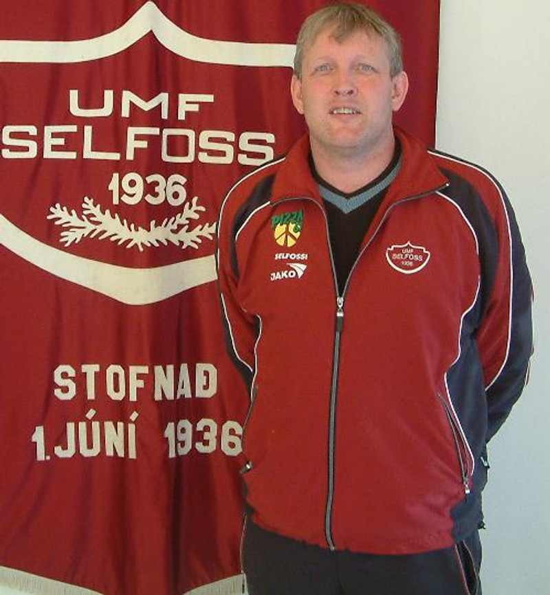 Einar Jónsson.