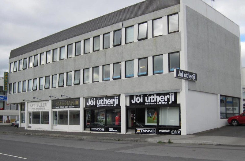 Opið í Jóa útherja í dag sumardaginn fyrsta