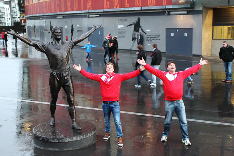 Tony Adams naut félagsskaps stuðnigsmanna Arsenal.