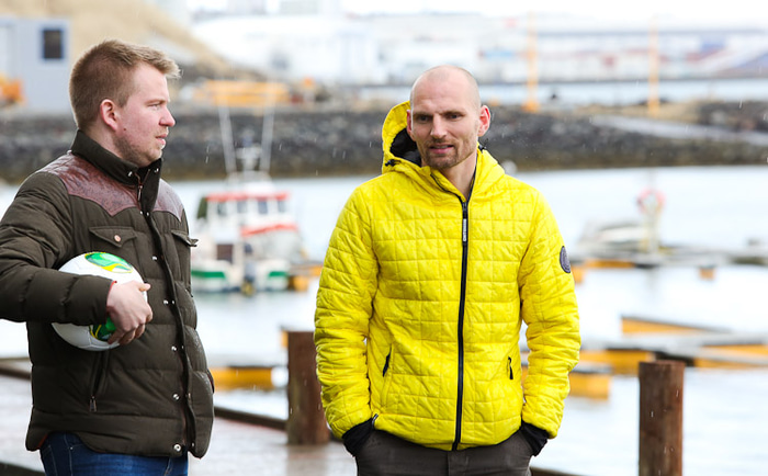 Sóli Hólm að leggja Sigurbirni Hreiðarssyni línurnar