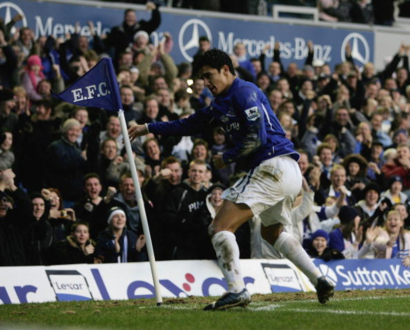 Tim Cahill tekur fagnið sitt fræga.