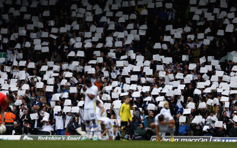Stuðningsmenn Leeds hópuðust saman fyrir utan Elland Road.