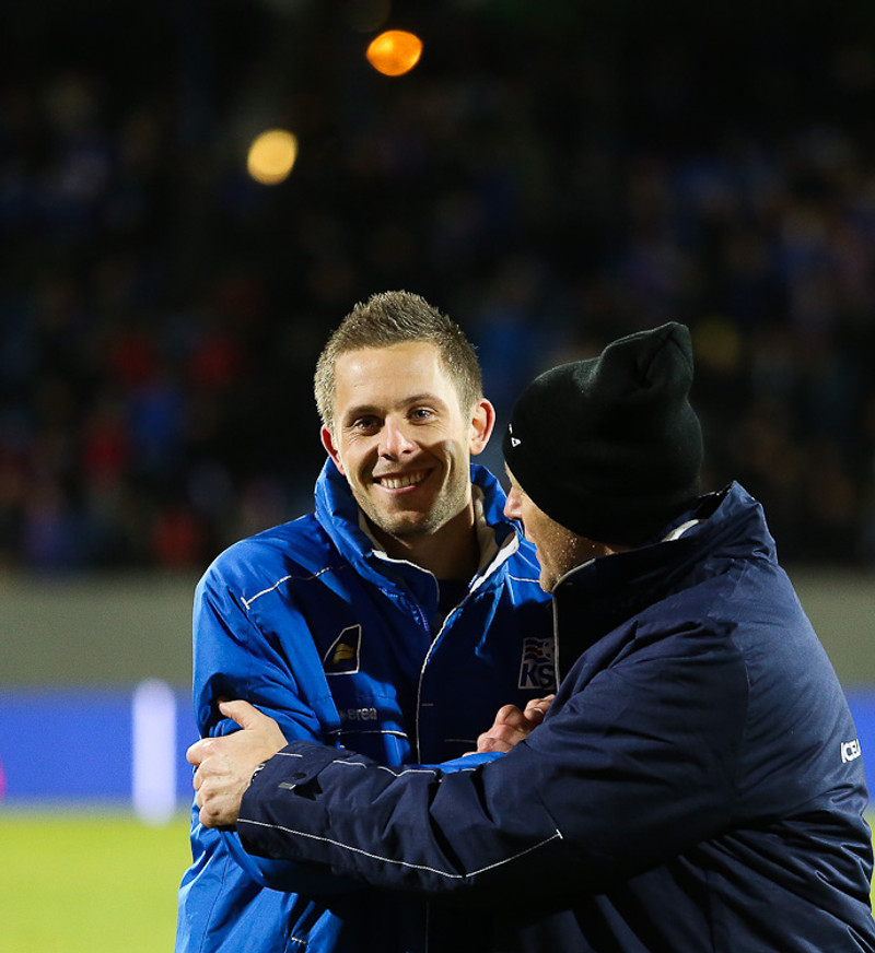 Gylfi á góðri stundu með landsliðinu.