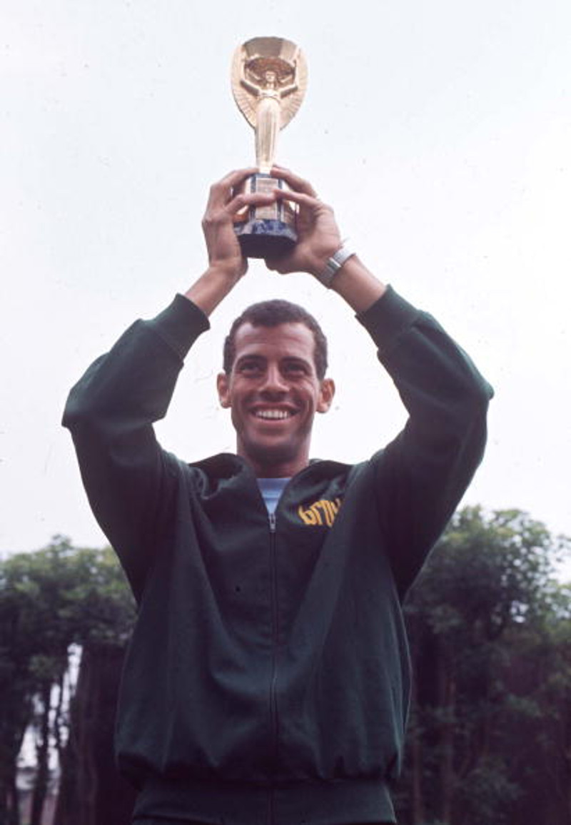 Carlos Alberto með bikarinn.