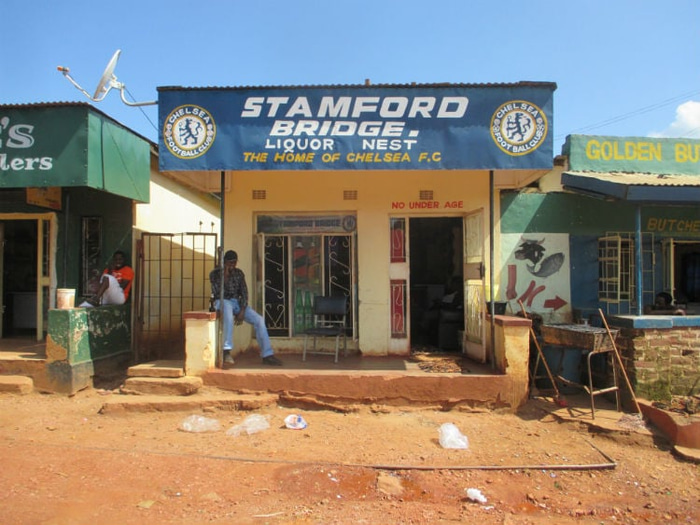 Vinsælt er að skíra búðir og bari eftir fótboltaliðum