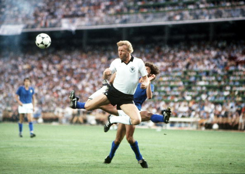 Horst Hrubesch kom þýska liðinu yfir.