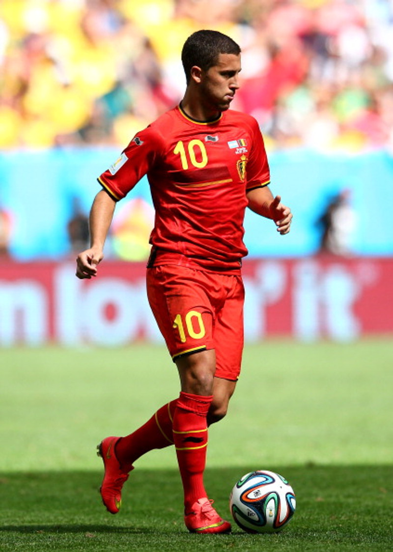 Ísland glímir við Eden Hazard í kvöld.
