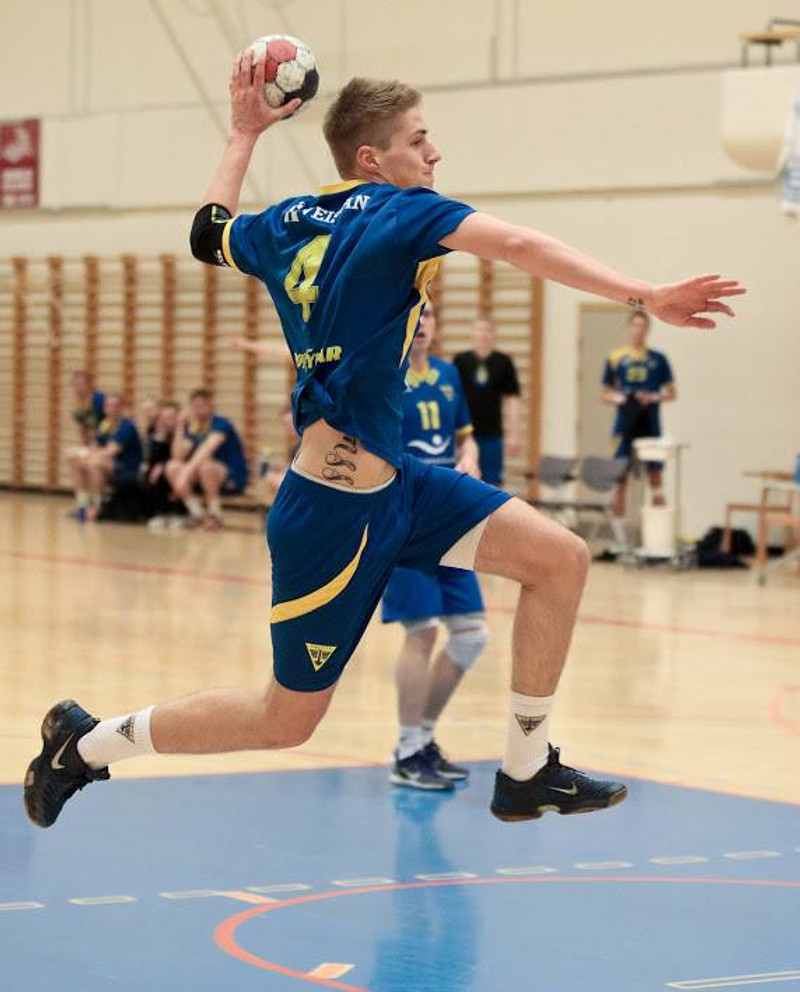 Hann valdi að lokum handboltann. Hér er hann í leik með Gróttu.