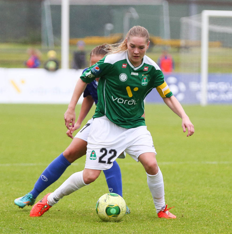 Rakel fór í markið.