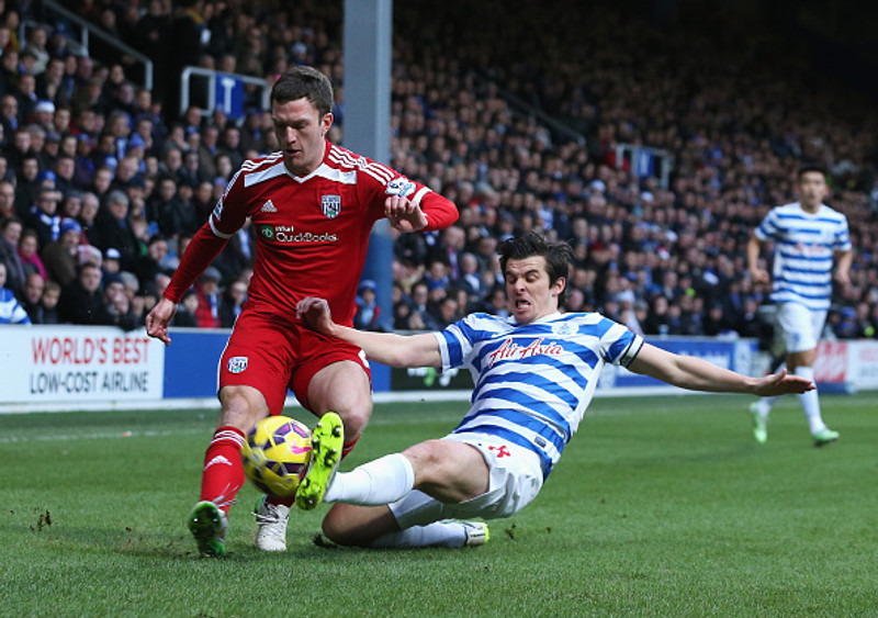 Joey Barton enn í haldi eftir líkamsárás