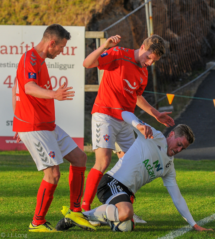 Úr leik FH og Vals sumarið 2015. FH vann þann leik 2-1.