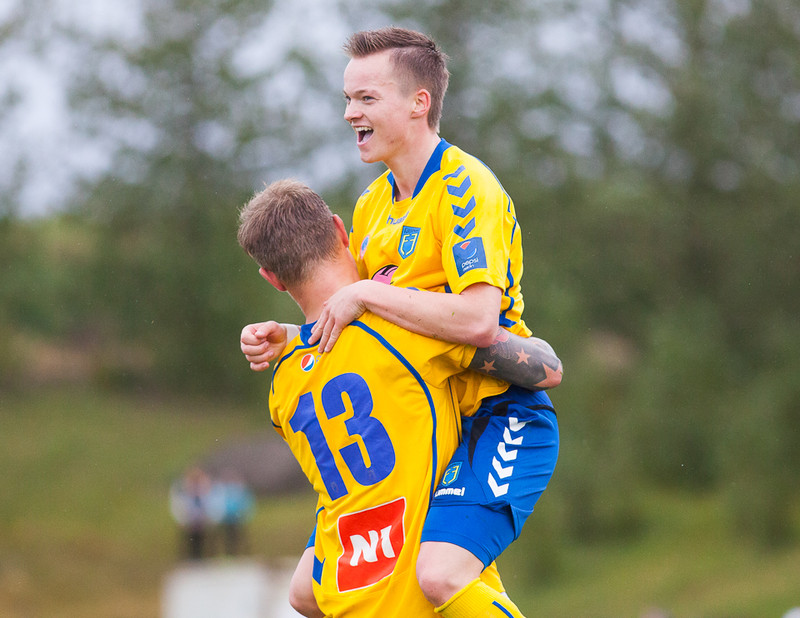 Fagnað með Fjölni.