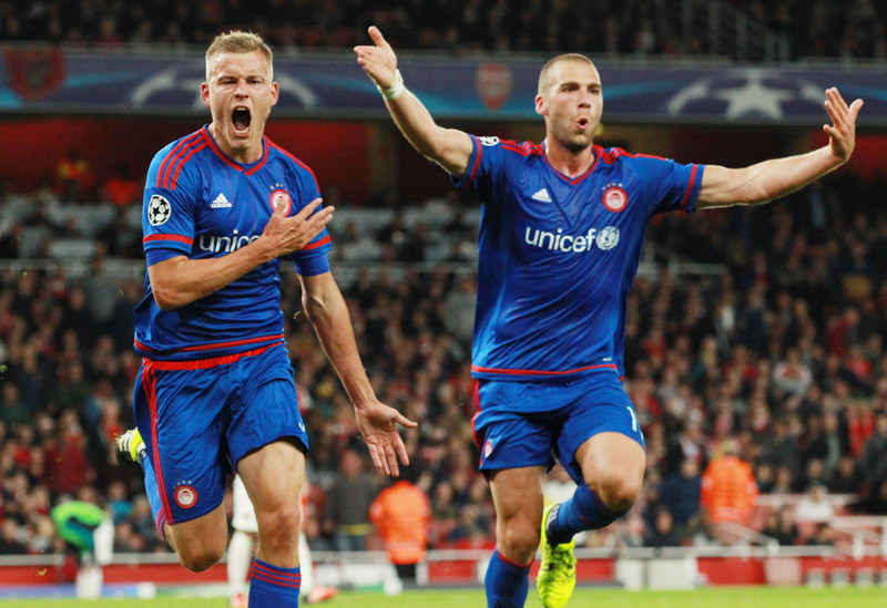 Alfreð fagnar hér sigurmarki sínu gegn Arsenal fyrr í vetur.