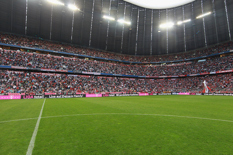 Mynd af Allianz Arena. Um fimmtán þúsund manns mega mæta á leiki hjá Bayern.