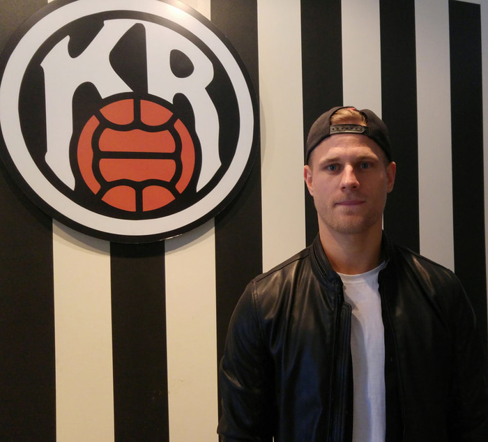 'Ég heyrði frá umboðsmanni mínum að KR hefði áhuga líka. Þegar ég fékk svo símtalið um að þeir vildu fá mig, þá hafði ég engar efasemdir um að það væri rétt fyrir mig að fara í KR'