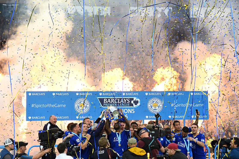 Mikil fagnaðarlæti þegar Leicester tók við titlinum 2016.