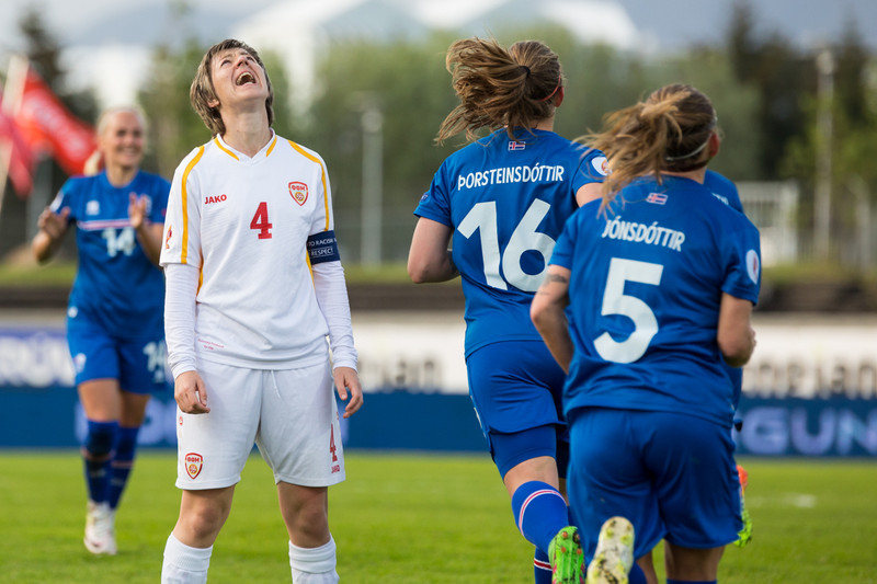 Niðurstaðan var 8-0 gegn Norður-Makedóníu í undankeppni EM 2017. Harpa skoraði þrennu.