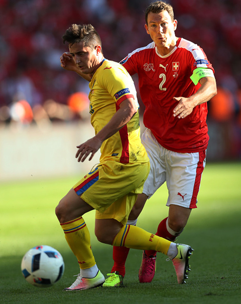 Stephan Lichtsteiner ber fyrirliðabandið hjá Sviss í dag.
