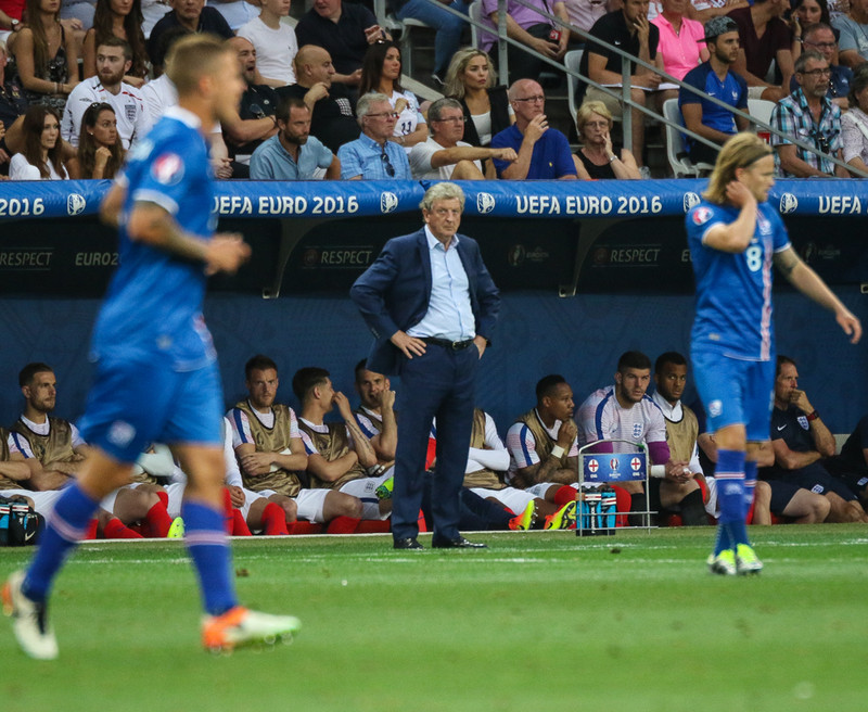 Roy Hodgson sagði af sér sem landsliðsþjálfari Englands strax eftir tapið gegn Íslandi.