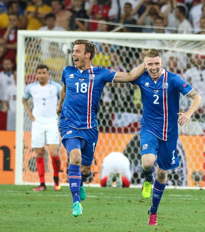 Fagnað á móti Englandi á EM.