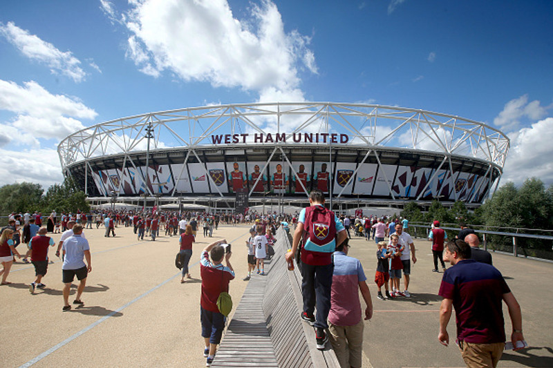 Fyrir utan Ólympíuleikvanginn, heimavöll West Ham.