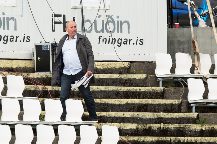 Jón Rúnar á sínum staða í stúkunni.