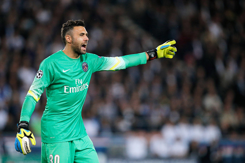 Sirigu að skrifa undir hjá Nice
