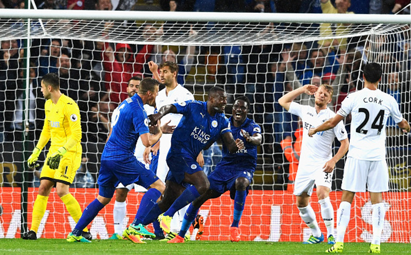 Wes Morgan og Robert Huth sakna Ngolo Kante