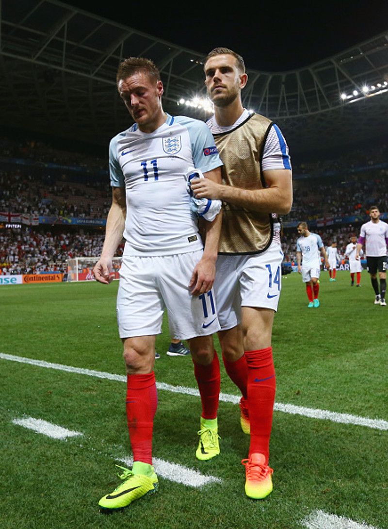 Jamie Vardy og Jordan Henderson svekktir eftir tapið.