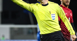 Clattenburg biðst afsökunar eftir ummæli í beinni...