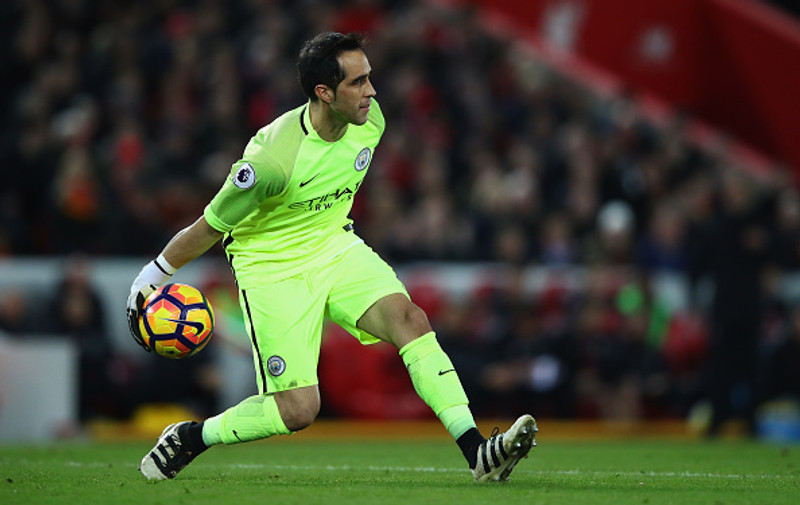 Claudio Bravo er landsliðsmarkvörður Síle.