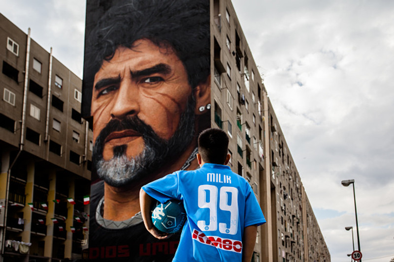 Maradona í faðmi ljónsins