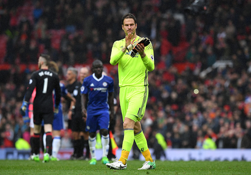 Asmir Begovic eftir leik með Chelsea á Old Trafford. Begovic varð Englandsmeistari með Chelsea.