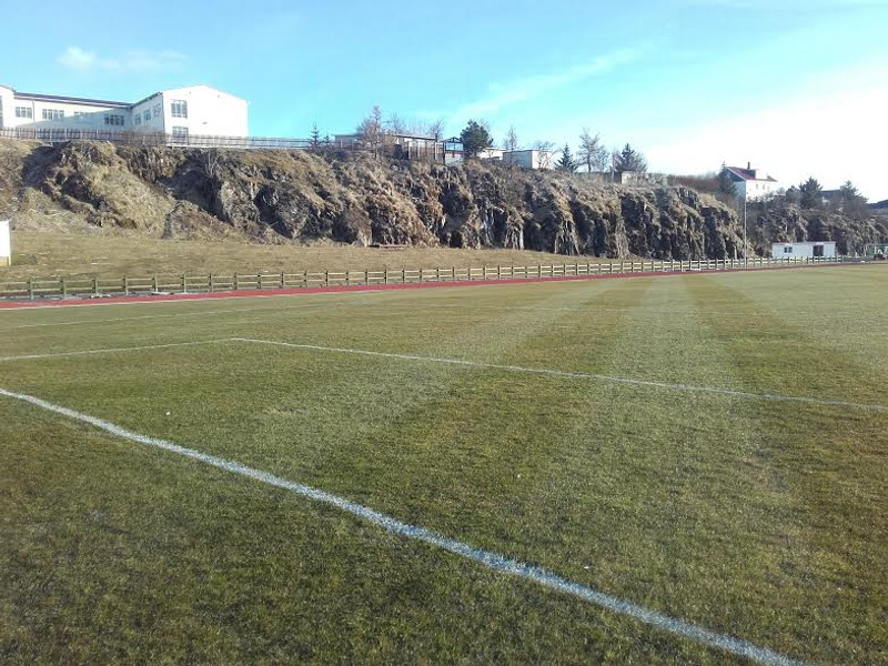 14) Við höldum aftur heim. Liðið sem á þennan völl hefur leikið í efstu deild.