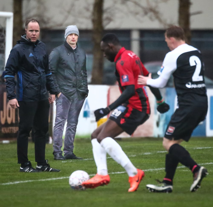 Milos Milojevic í fyrsta leik Víkings í Pepsi-deildinni í sumar, sigurleik gegn KR. Hann hætti svo eftir þriðju umferðina og er nú tekinn við Breiðabliki.