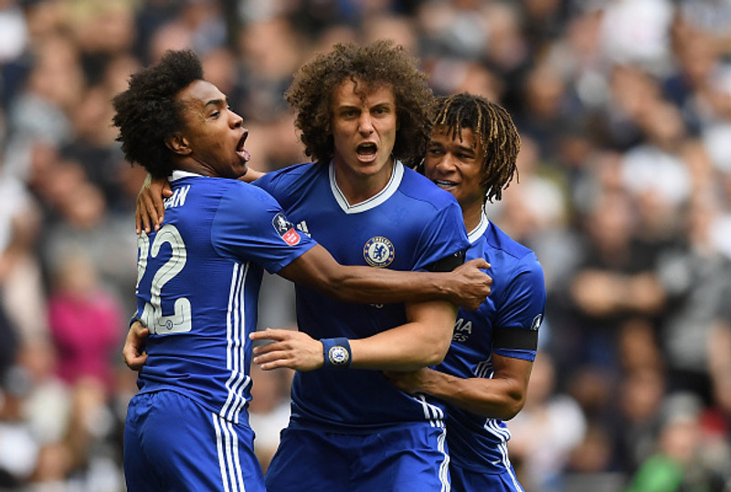 9) David Luiz (Chelsea og Arsenal) - Á það til að taka glórulausar ákvarðanir en ferillinn talar sínu máli.