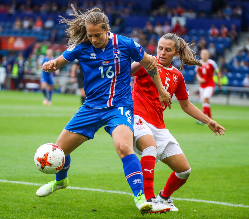 Spurning var hvort að Harpa kæmist á EM. Hún var markahæsti leikmaður undankeppninnar fyrir mótið en eignaðist son í lok febrúar það ár. Hún var valin í hópinn og náði að spila með liðinu á EM.