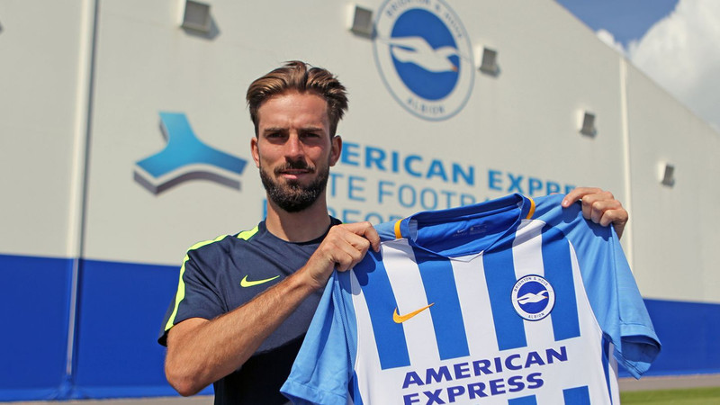 Pröpper spilaði yfir 100 leiki fyrir Brighton.