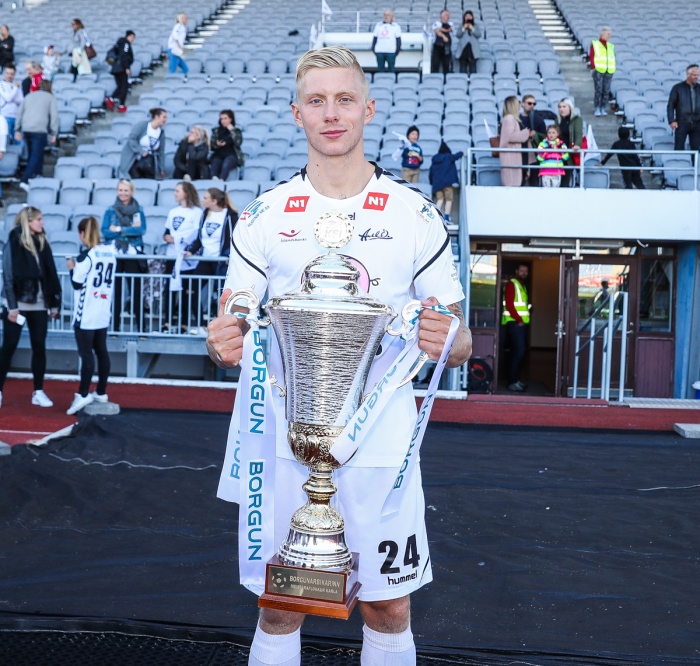 Óskar varð bikarmeistari með ÍBV árið 2017.