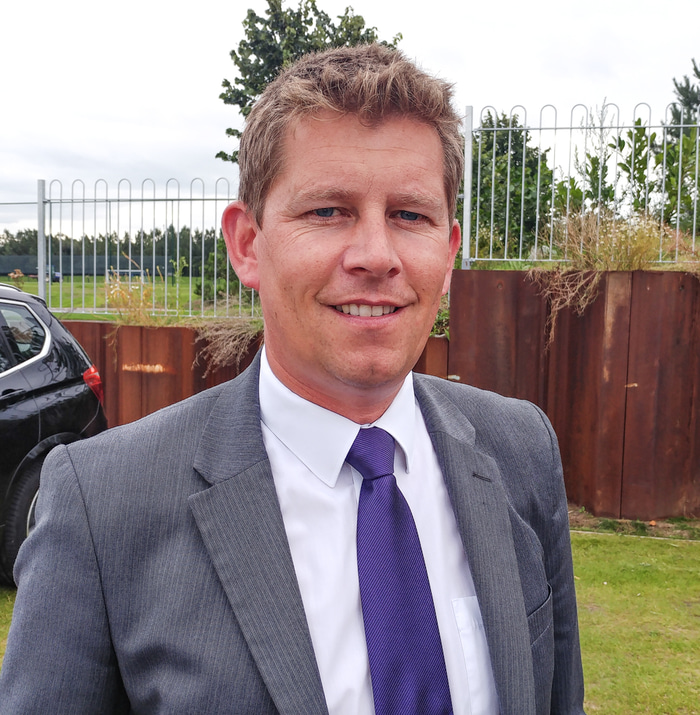 Richard Graves á æfingasvæði Everton í dag.