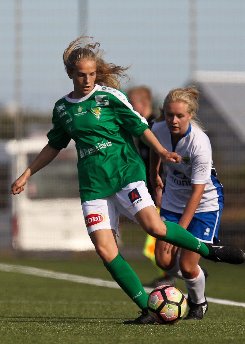 Leikjafjöldinn fór upp í að vera allt að tveir til þrír leikir í viku, ásamt því að æfa og keppa í frjálsum íþróttum samhliða því. Til að minnka álagið spilaði ég bara hálfleik í mesta lagi með meistaraflokki.
