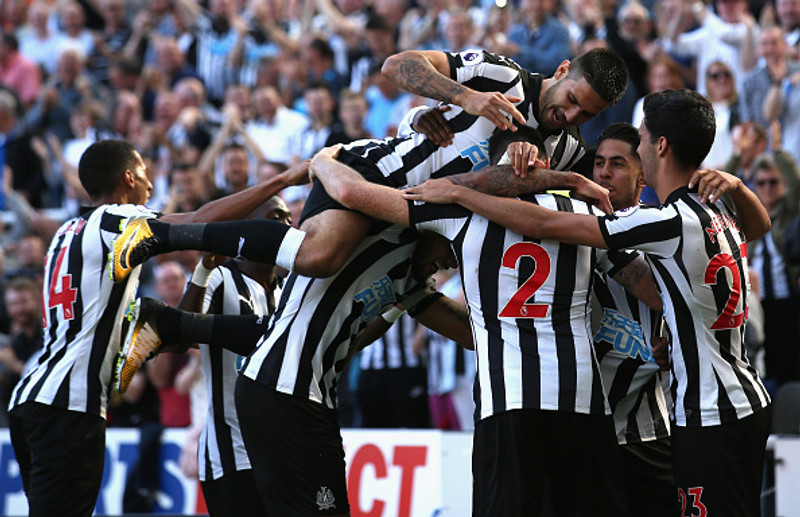 15-16. Newcastle - Gul spjöld: 52 - Rauð spjöld: 2 <b>Samtals: 54 spjöld</b>