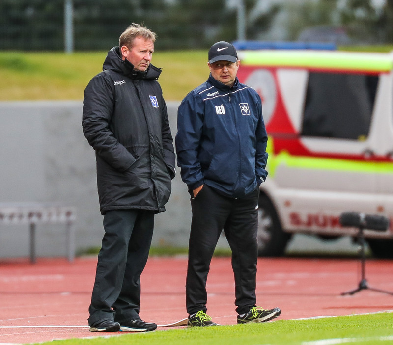 Ólafur og Andrés Ellert ræða málin sín á milli í leiknum í dag