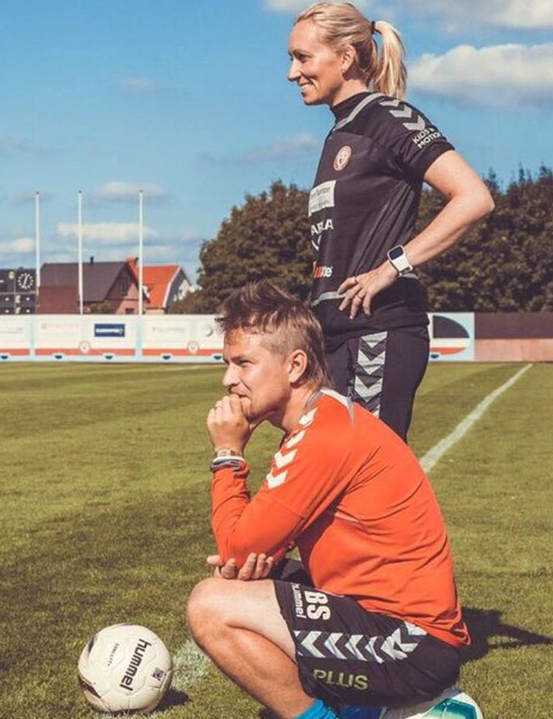Björn við hlið Elísabetar hjá Kristianstad.
