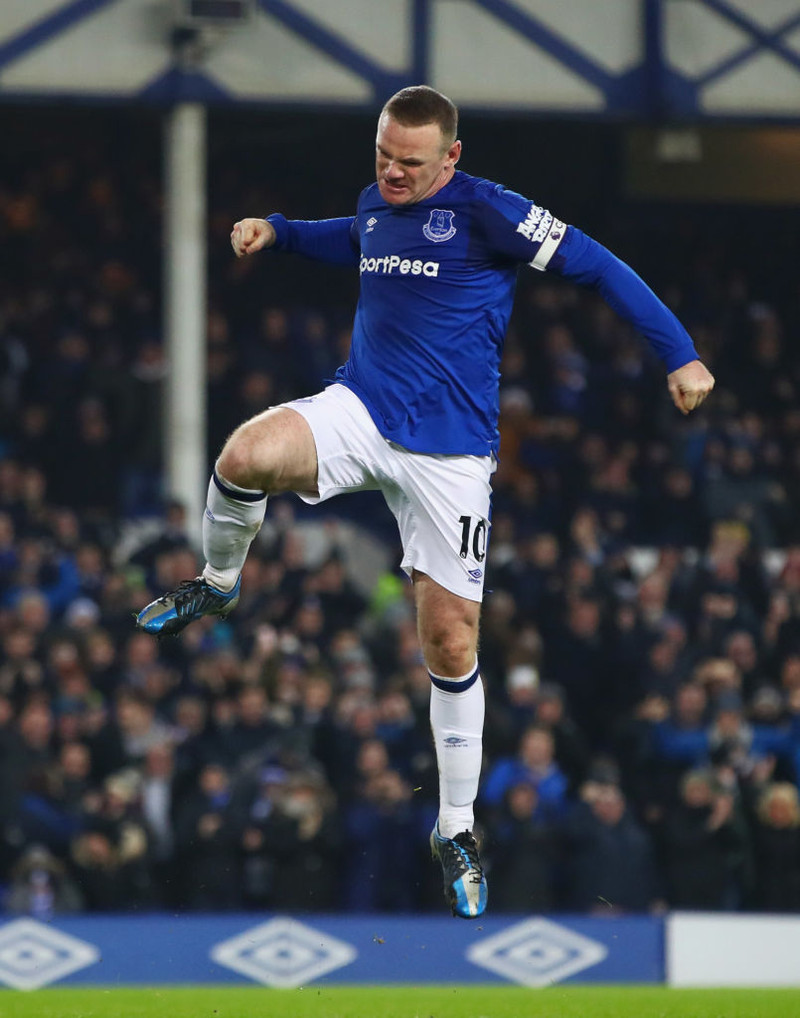 Wayne Rooney fagnar marki.